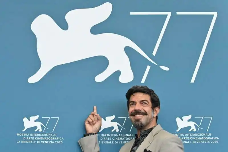 pierfrancesco favino  1