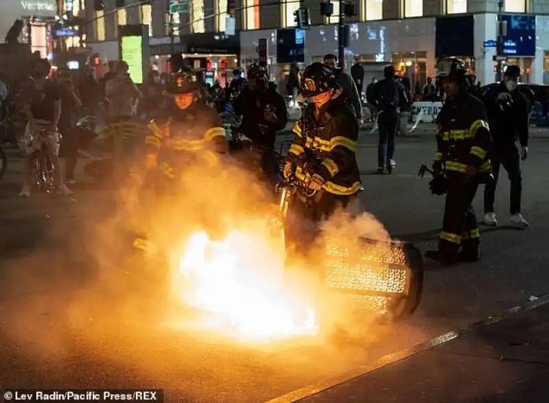 proteste per strada a new york 