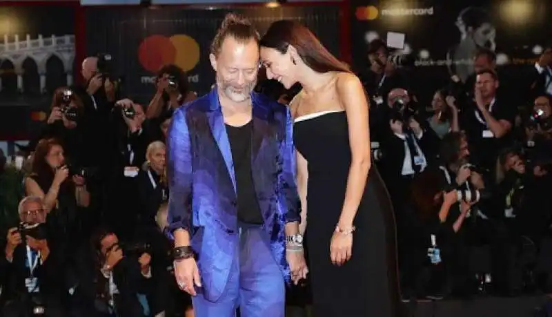 thom yorke dajana roncione 8