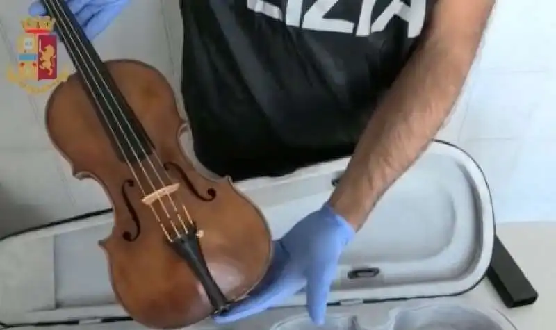 violino amati a casa del pusher 11