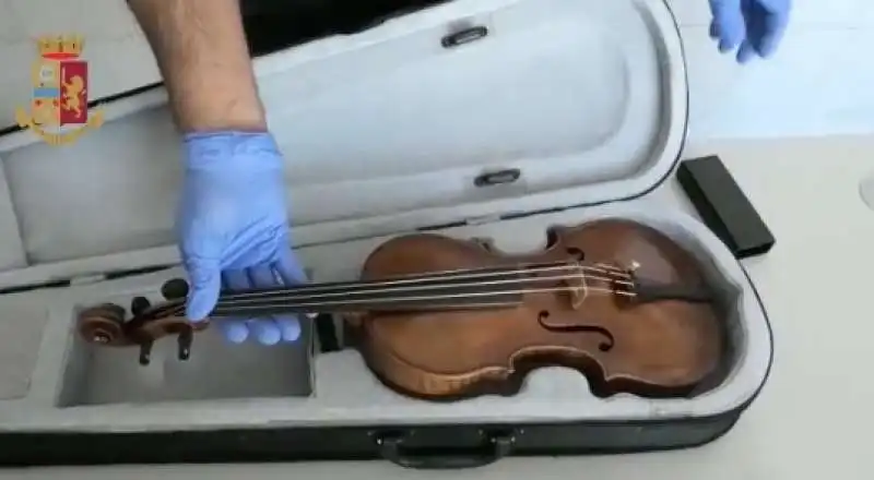 violino amati a casa del pusher 12