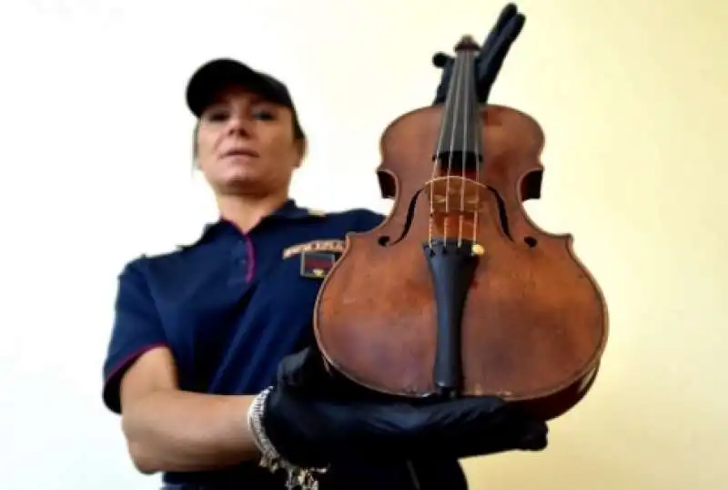 violino amati a casa del pusher 8