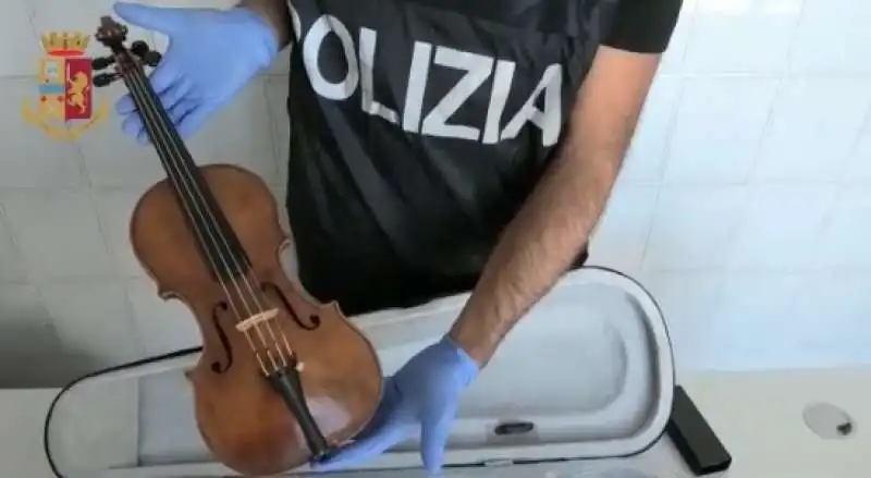 violino amati a casa del pusher 9