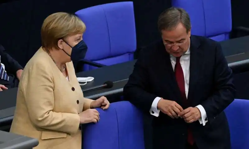 angela merkel armin laschet al bundestag  