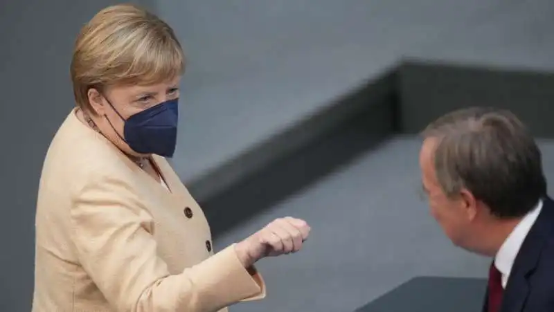 angela merkel armin laschet al bundestag 