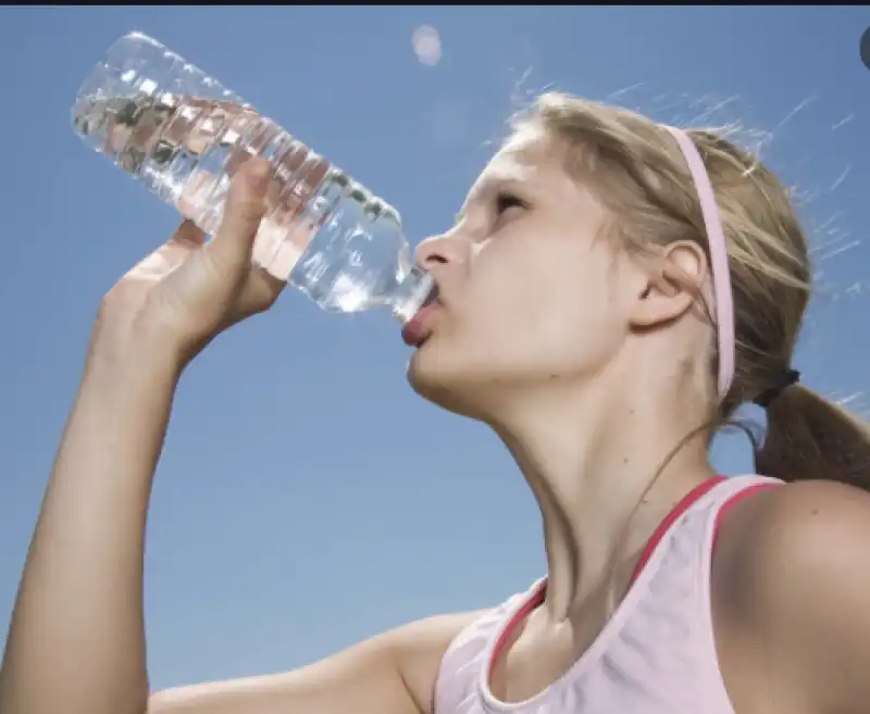 bottiglia acqua minaccia hacker