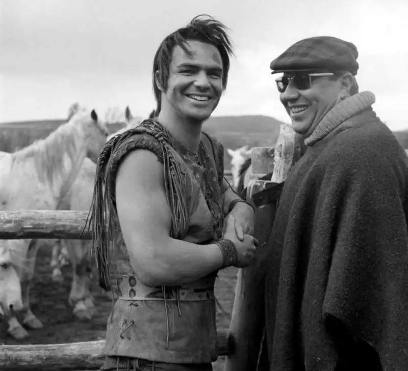 burt reynolds e sergio corbucci sul set di navajo joe 