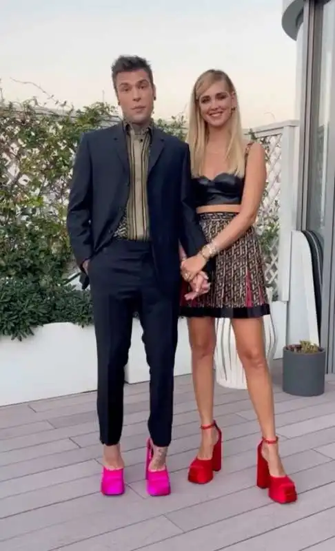 chiara ferragni e fedez sui tacchi 2