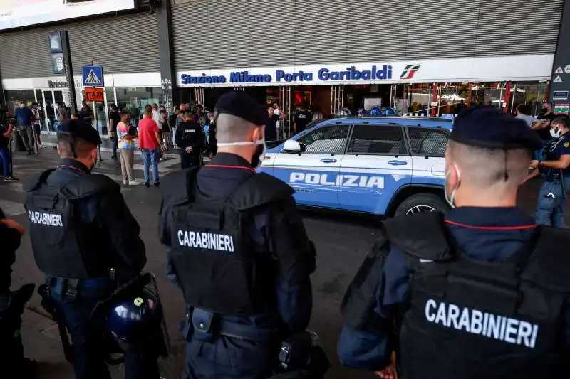 controlli green pass alla stazione di milano garibaldi 4