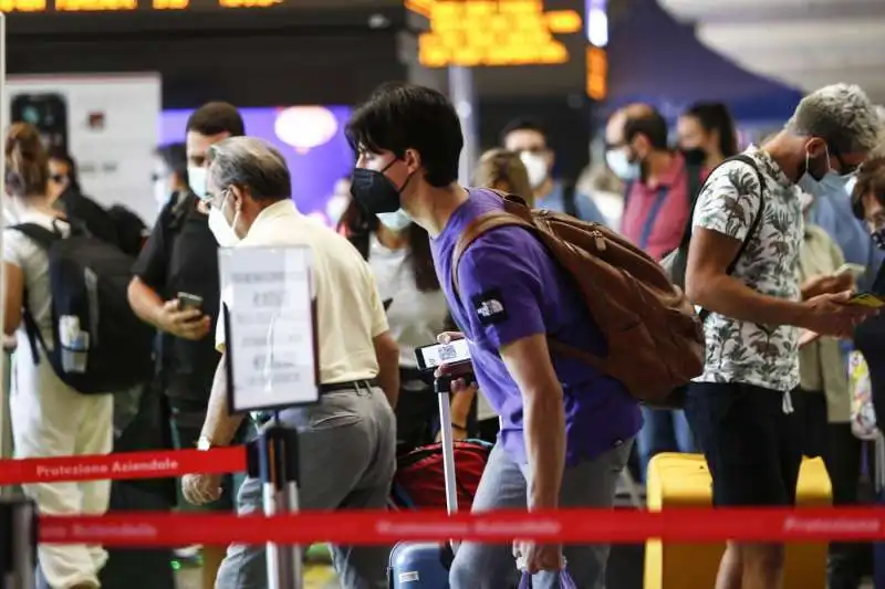 controlli green pass alla stazione di roma 1