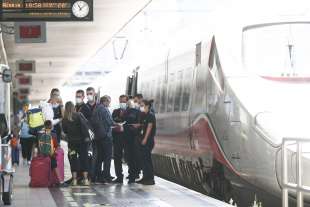 controlli green pass alla stazione di roma 10