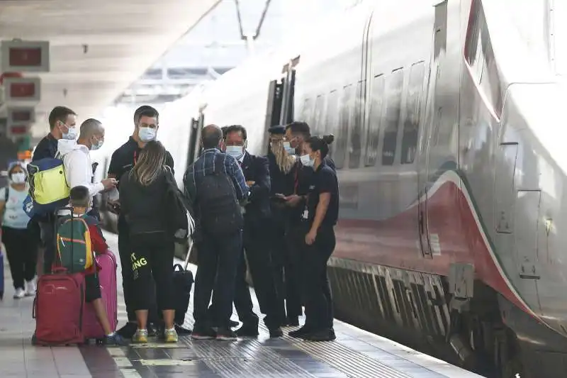 controlli green pass alla stazione di roma 11