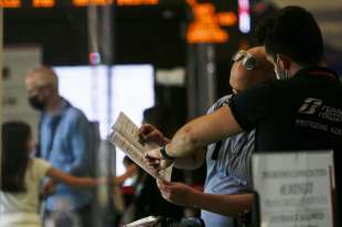 controlli green pass alla stazione di roma 13