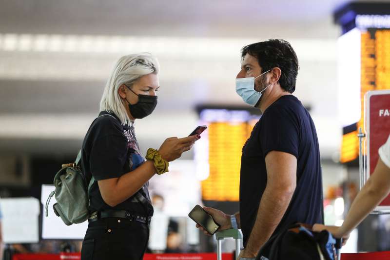 controlli green pass alla stazione di roma 14