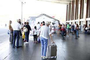 controlli green pass alla stazione di roma 21