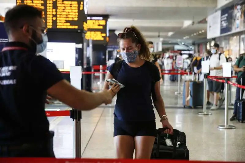 controlli green pass alla stazione di roma 23