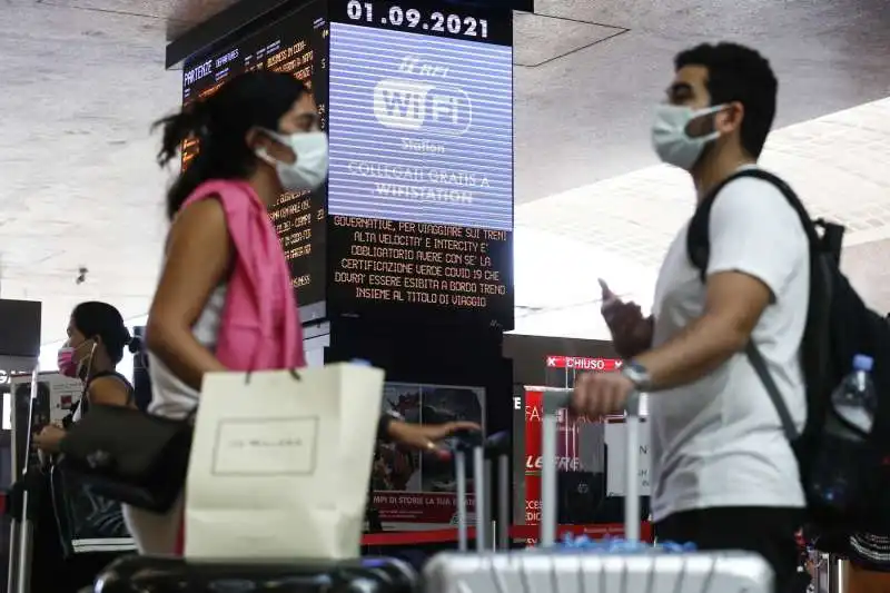 controlli green pass alla stazione di roma 7