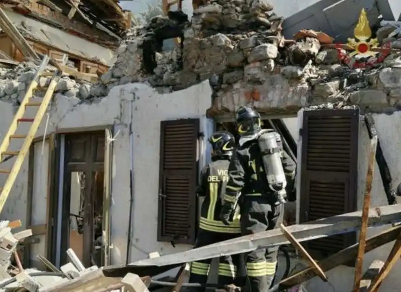 esplosione casa pontremoli     14