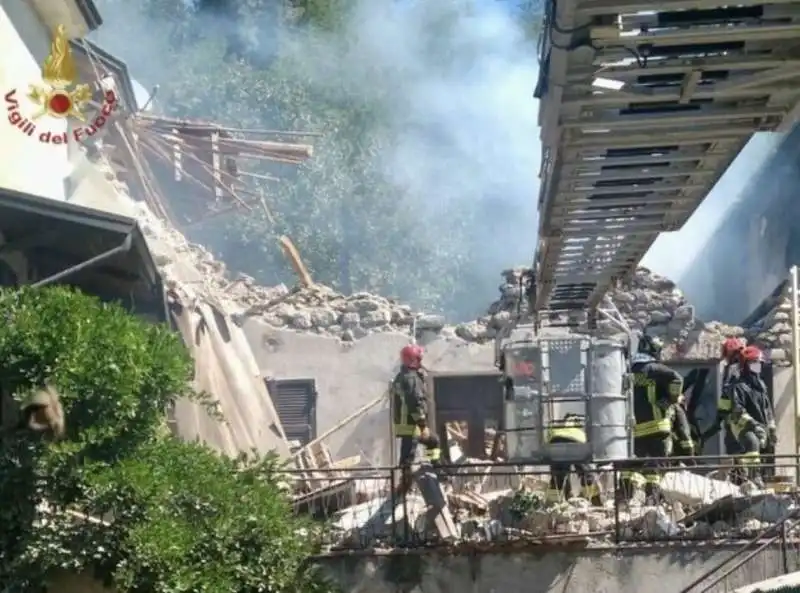 esplosione casa pontremoli     17