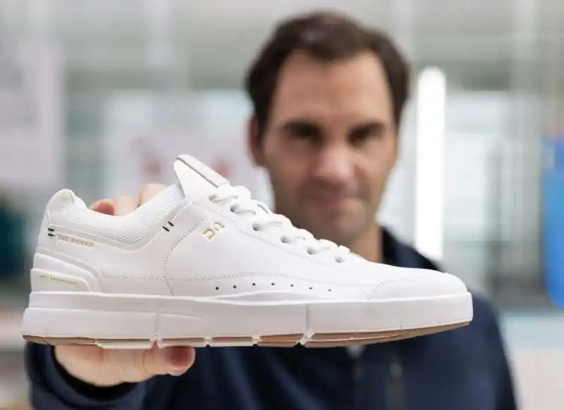 federer e l'azienda di scarpe on 1