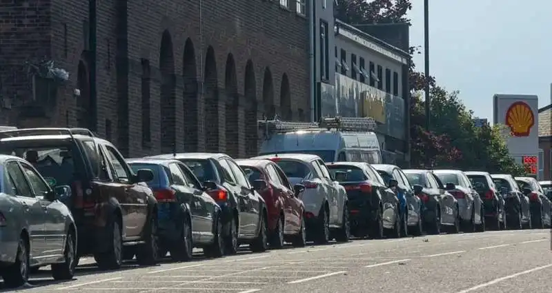 file alle stazioni di servizio in gran bretagna 13