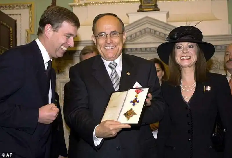 Giuliani con il cavalierato 2