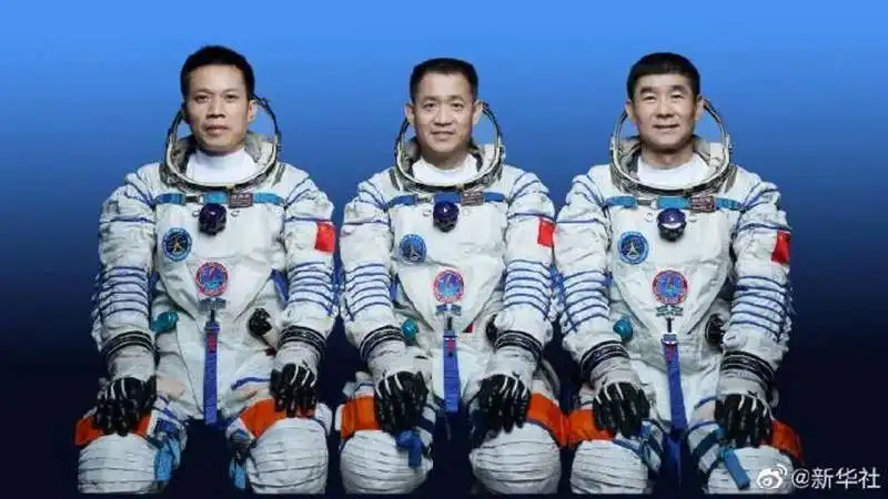 GLI ASTRONAUTI CINESI DELLA MISSIONE SHENZHOU 12