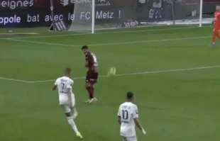 IL QUASI GOL DI MBAPPE CONTRO IL METZ