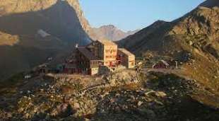 Il rifugio Quintino Sella 2