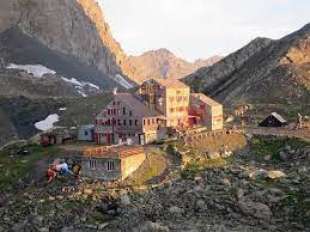 Il rifugio Quintino Sella 4