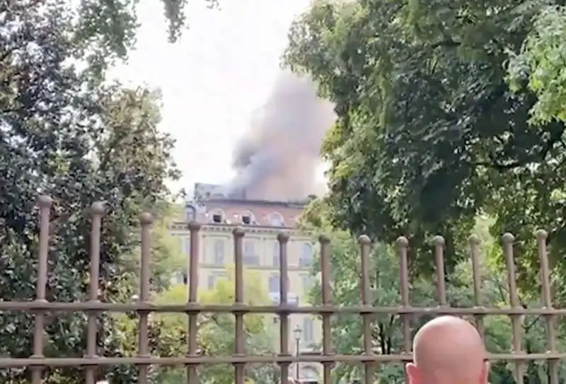 incendio in un palazzo in piazza carlo felice a torino   1