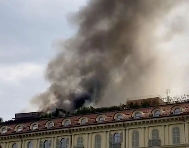 incendio in un palazzo in piazza carlo felice a torino   3