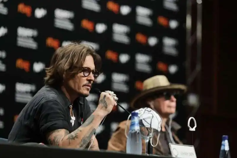 johnny depp ritira il premio alla carriera al festival di san sebastian 3