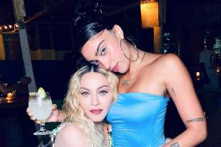 madonna con la figlia lourdes