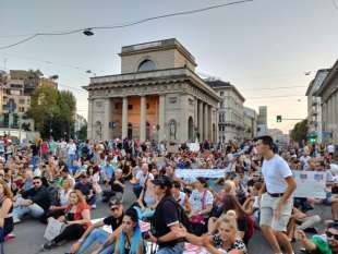 Manifestazione No Green Pass a Milano 2