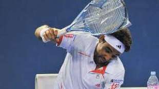 marcos baghdatis spacca la racchetta3