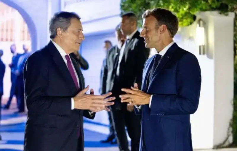 mario draghi a cena al ristorante petit nice di marsiglia con emmanuel macron 2