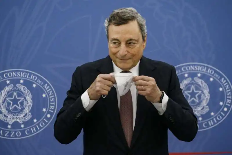 mario draghi  in conferenza stampa 2