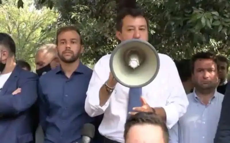 matteo salvini contestato a san siro, a milano 2