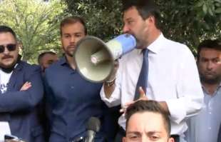 matteo salvini contestato a san siro, a milano 6