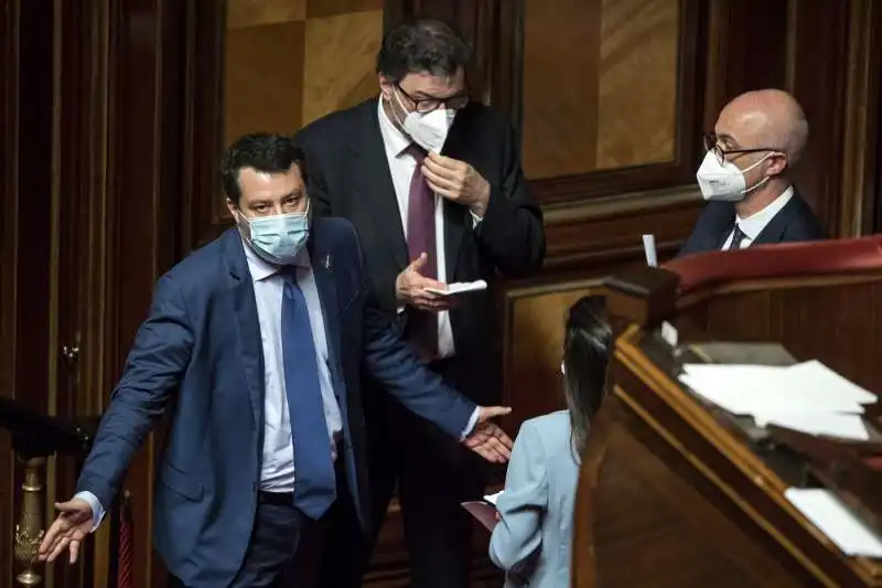 matteo salvini e giancarlo giorgetti 5