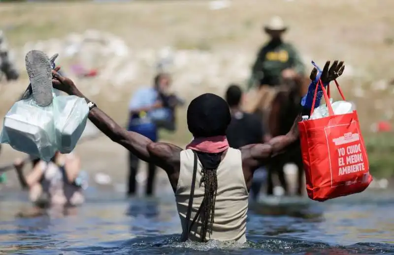 Migranti frontiera Messico Usa