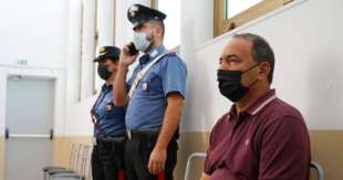 mimmo lucano in tribunale.