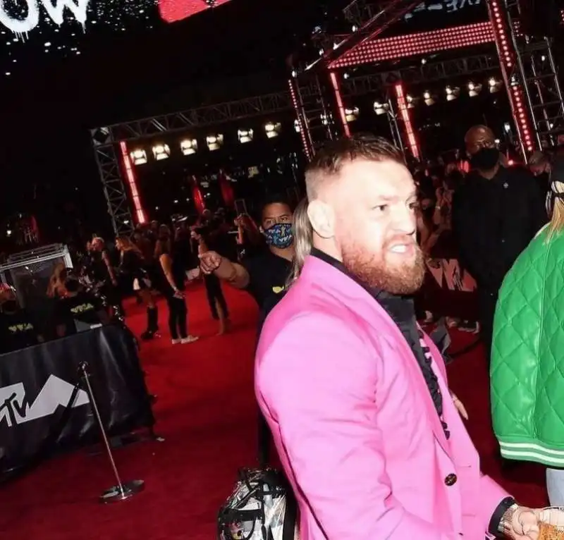 rissa tra conor mcgregor e machine gun kelly 5