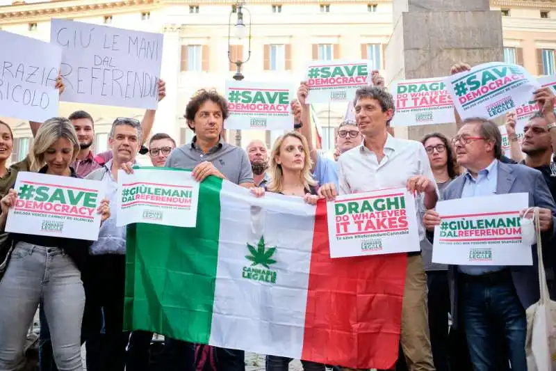 sit in alla camera per il referendum sulla cannabis 1