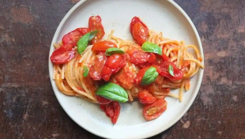 spaghetti al pomodoro 