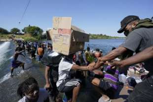 stati uniti migranti haitiani in texas 7