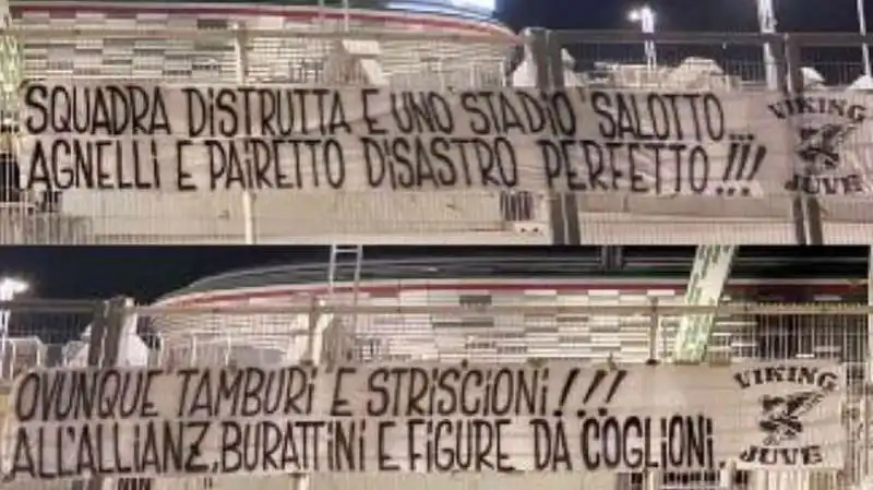 striscioni dei tifosi della juve contro andrea agnelli