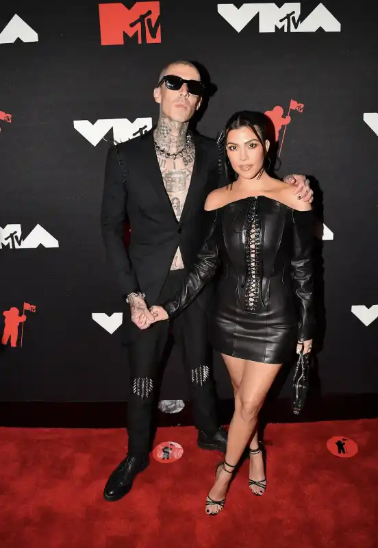 travis barker e kourtney kardashian mtv vma 2021