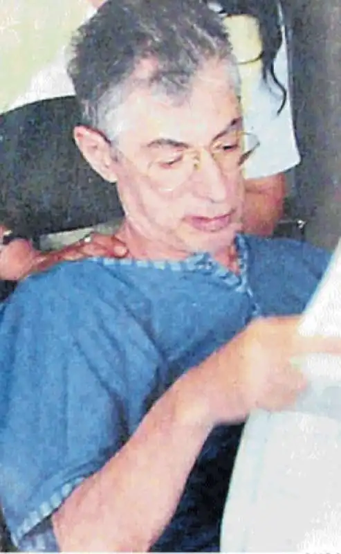 umberto bossi dopo l ictus del 2004